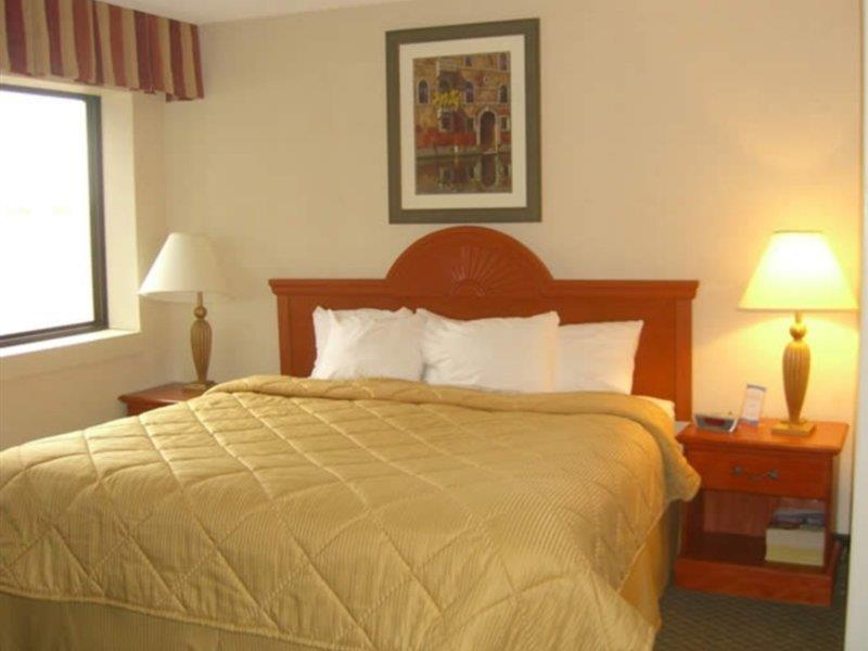 Quality Inn Airport Woodson Terrace Exterior foto